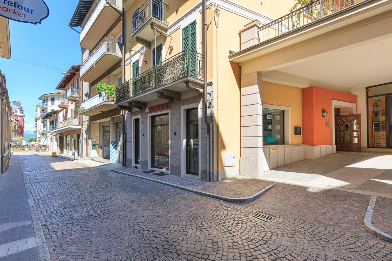 Dolfin - Nel Centro Di Stresa - By Impero House Apartment ภายนอก รูปภาพ